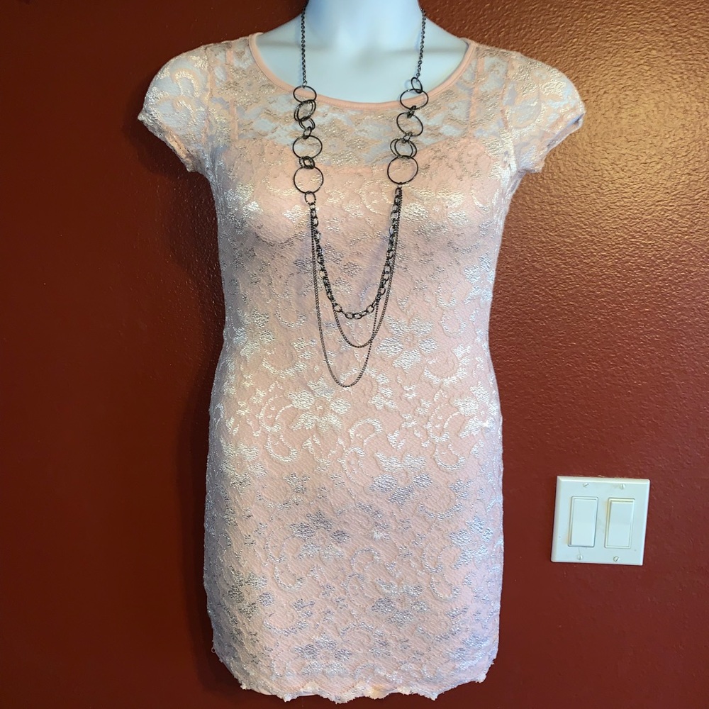 Lace Dress 👗 Peach/ Cream color LIKE NEW!!